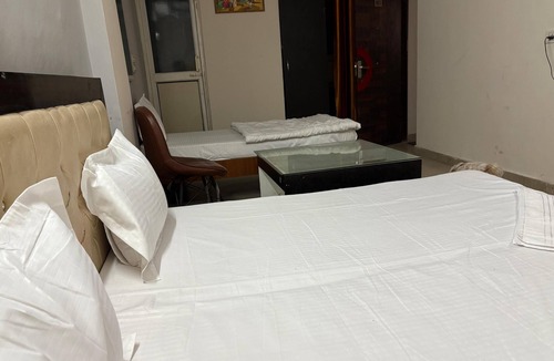 Sector 49 Hotel | ICY WHITE STAY HERE