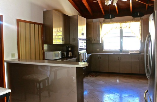 Estate Annas Retreat House | Ideal For Large Groups & Families