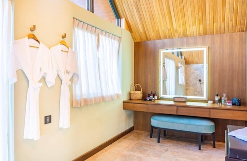 Na Thon Hotel | Ida B Domain