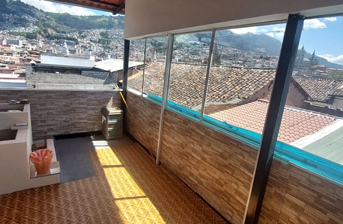 Quito Apartment | Ideal apartment for a family, located in the historical center of Quito.