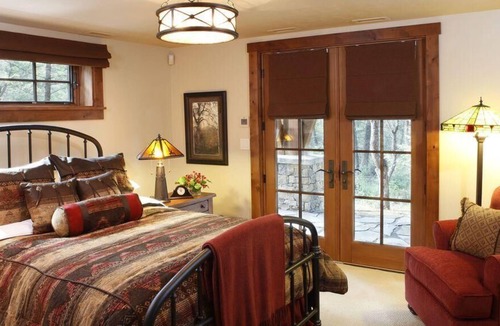 Invermere Cabin | Ideal cabin for your getaway - pool and snooker tables, gourmet kitchen, & more