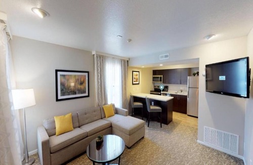 Newark Hotel | Ideal for Bay Area Explorations – Suite w/Free Breakfast