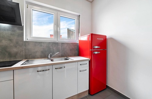 Burbach Apartment | Ideal for Contractors: 2 Bedrooms for 4 Guests (65 m²) in Saarbrücken, Free Parking