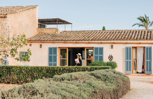 Es Palmer House | Ideal for Large Groups, Domestic Svs Included
