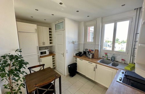 Saint-Mande Apartment | Ideal for visiting Paris, right next to the Bois, pets welcome!