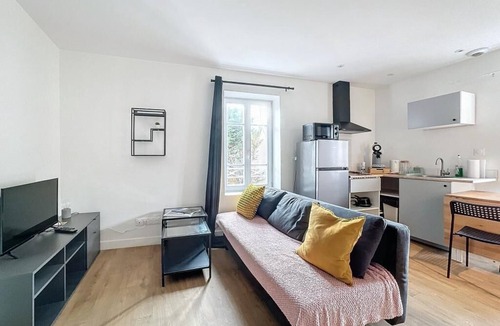 Sablon - Trudaine Apartment | Ideal group building - Near train station (19 people)