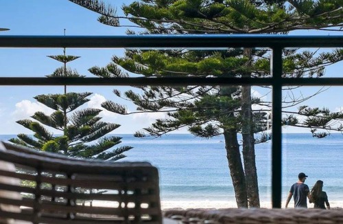 Manly Apartment | Ideal Holiday Accommodation - Complete Waterfront in Manly