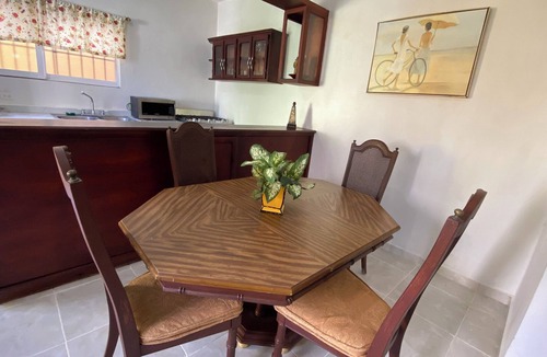 Los Frailes House | Ideal House for Families: Open Spaces, Equipped Kitchen and Secure Parking.