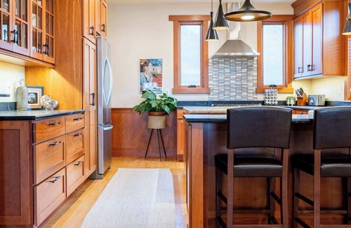 West Queen Anne House | Ideal location - Downtown: 5 mins. Well-appointed with everything + Chef's Kitchen