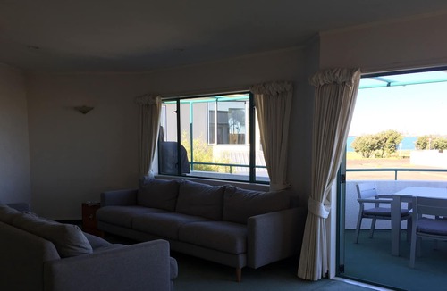 Westshore House | Ideal location for Art Deco Week and Mission Concert Week