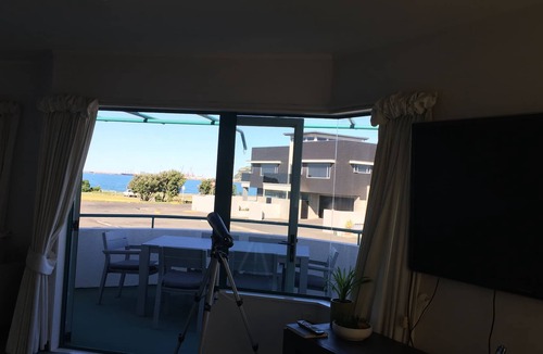 Westshore House | Ideal location for Art Deco Week and Mission Concert Week