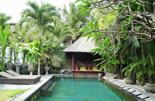 Petitenget Villa | Ideal location Seminiak 200 sea Beautiful villa with pool for 6