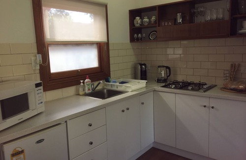 Strathalbyn Cottage | Ideal location to explore historic Strathalbyn, Wineries, good food and scenery