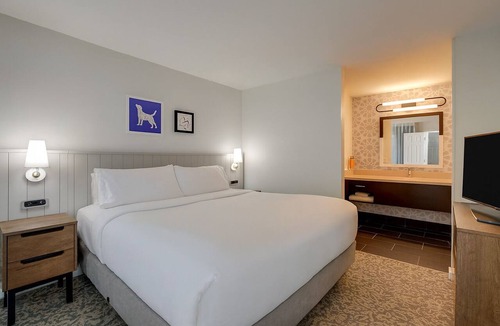 San Jose Hotel | Ideal Mix of Comfort and Value! 2 Relaxing Units, Full Kitchen, Free Breakfast!