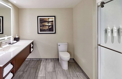 Sobro Hotel | Ideal Mix of Comfort and Value! Kitchenette, Pet-friendly, Indoor Pool!
