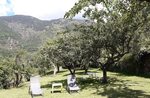 Valdeblore House | Ideal, quiet, independant house, T3 duplex+gd fenced garden 300m from village center