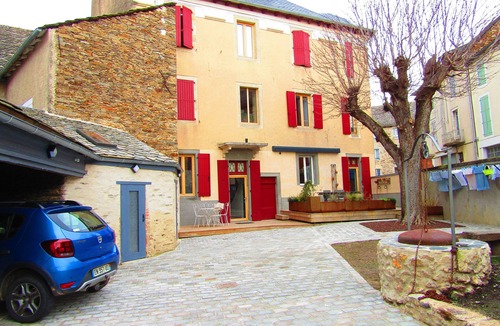 Naucelle Apartment | Ideal self-contained apartment in a charming house in the center of town