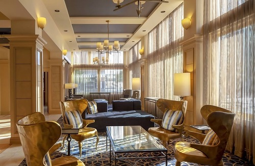 Downtown Fort Worth Hotel | Ideal Starting Point For Exploring the City! Walk to Fort Worth Water Gardens!
