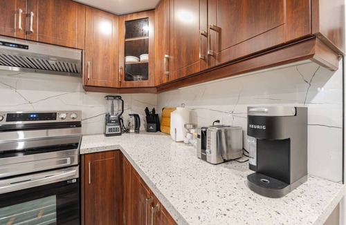 Humber Summit Hotel | Ideally located Apartment in North York-Toronto