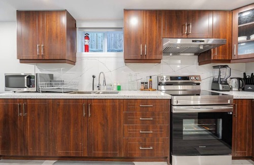 Humber Summit Hotel | Ideally located Apartment in North York-Toronto