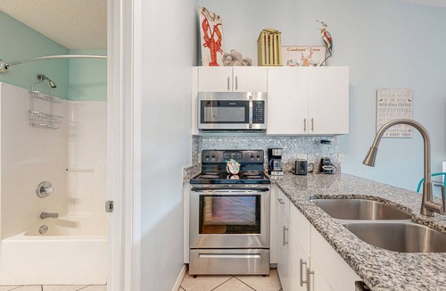 Miramar Beach Condo | Ideally-Located Coastal Condo w/Shared Pool, Hot Tub, Balcony, & Beach Access