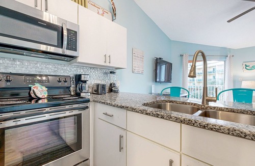 Miramar Beach Condo | Ideally-Located Coastal Condo w/Shared Pool, Hot Tub, Balcony, & Beach Access