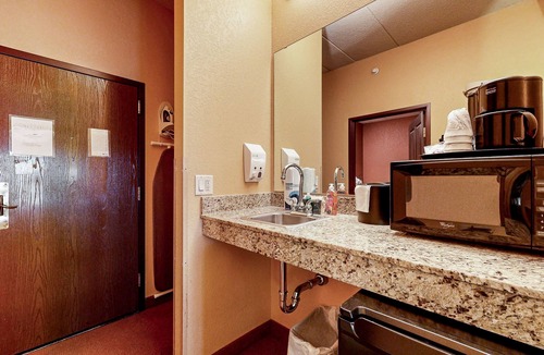 Wisconsin Dells Condo | Ideally located condo with scenic balcony, on-site golf, & central AC