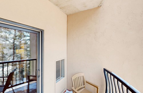 Wisconsin Dells Condo | Ideally located condo with scenic balcony, on-site golf, & central AC
