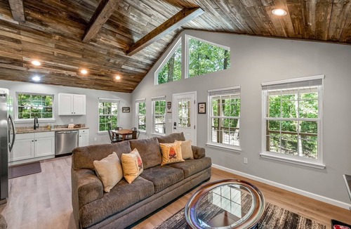 Fort Payne Cabin | Idilic Cozy Rustic Cabin in Fort Payne, Alabama
