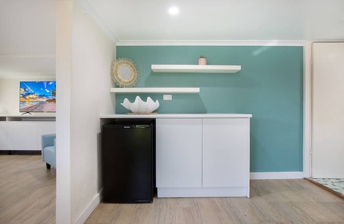 Dee Why Apartment | Idyllic 4-Bed Home With Alfresco Area Near Beach