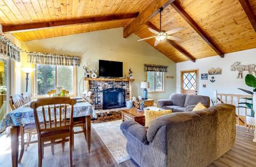 Crestline House | Idyllic Cabin in the Woods: Cozy Crestline Retreat