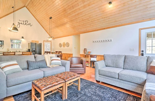 Bryson City Cottage | Idyllic Creekside Bryson City Gem w/Fire Pit!