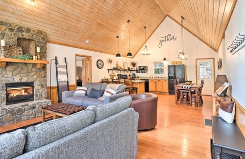 Bryson City Cottage | Idyllic Creekside Bryson City Gem w/Fire Pit!