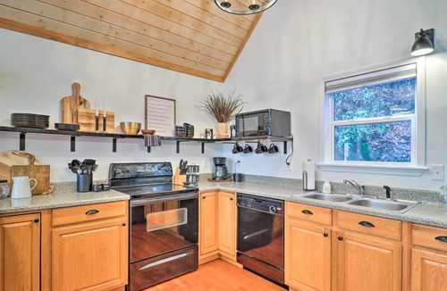 Bryson City Cottage | Idyllic Creekside Bryson City Gem w/Fire Pit!
