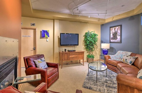 Downtown Anchorage House | Idyllic Dtwn Anchorage Condo w/Fireplace!