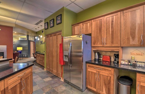 Downtown Anchorage Apartment | Idyllic Dtwn Anchorage Condo w/Fireplace!