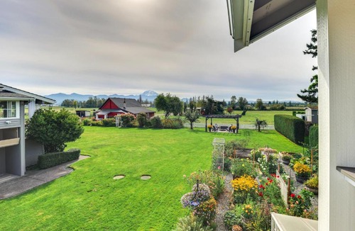 Tacoma Apartment | Idyllic Enumclaw Studio w/Mount Rainier Views