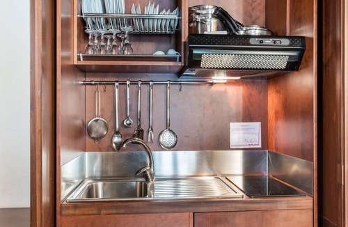 Carlentini House | Idyllic Escape with Tennis
