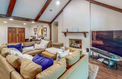 Columbus House | Idyllic Lakefront Home - Sprawling Deck & Dock