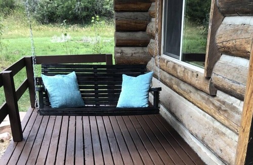 Los Ranchitos Estates Cabin | Idyllic Log Cabin Getaway