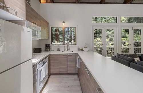 Tamalpais-Homestead Valley Cottage | Idyllic Mill Valley cottage next to Muir Woods
