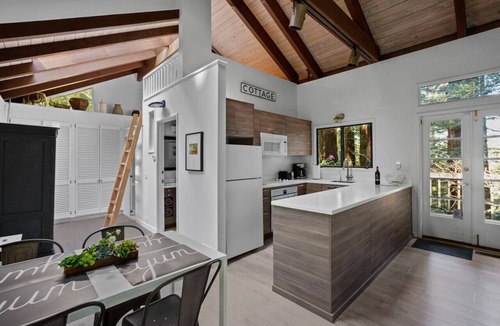Tamalpais-Homestead Valley Cottage | Idyllic Mill Valley cottage next to Muir Woods