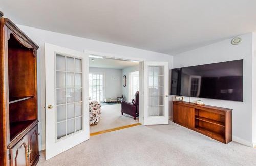 Waldoboro House | Idyllic waterfront home with furnished deck, grill, sweeping views & private W/D