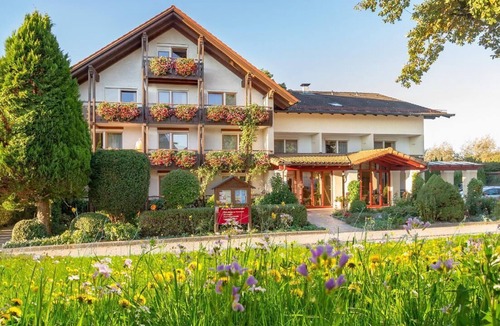 Safferstetten Apartment | Idyllisches Doppelzimmer mit Balkon