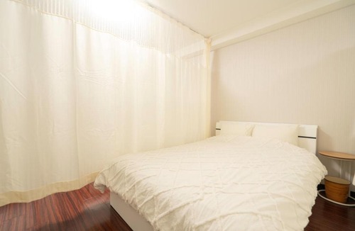 Kamiikebukuro Apartment | Ikebukuro East Exit Queen Bed Room, 2F