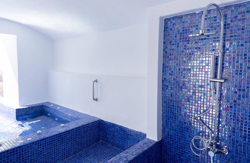 Oia Hotel | IKIES Santorini