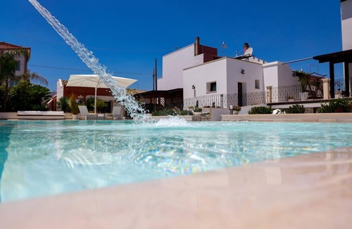 Tiggiano Villa | IL BAIOCCO HOLIDAY HOME SWIMMING POOL AND SPA