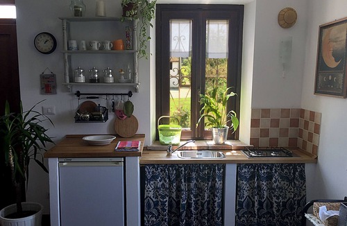 Montegrosso dʼAsti Bed & Breakfast | IL CAMPANILE - "Gilda" room with kitchen use