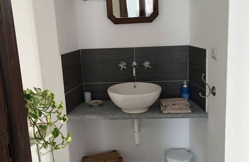 Montegrosso dʼAsti Bed & Breakfast | IL CAMPANILE - "Gilda" room with kitchen use