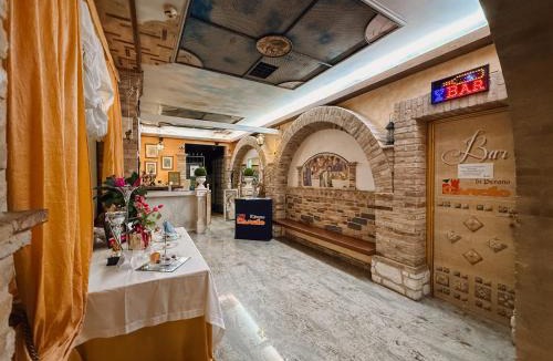 Piane d'Archi-Quadroni Hotel | Il Castello di Perano